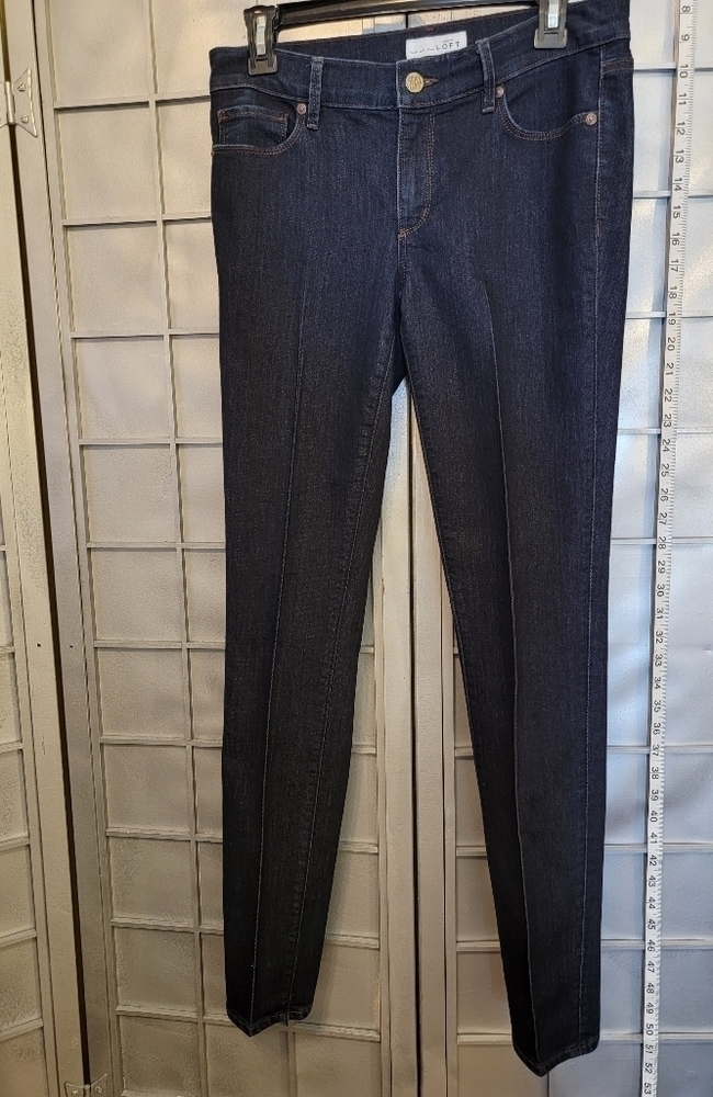Ann Taylor Loft size 26/4 modern skinny jeans.